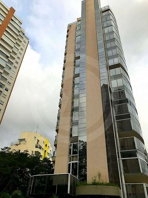 Apartamento à venda com 4 quartos, 244m² - Foto 1