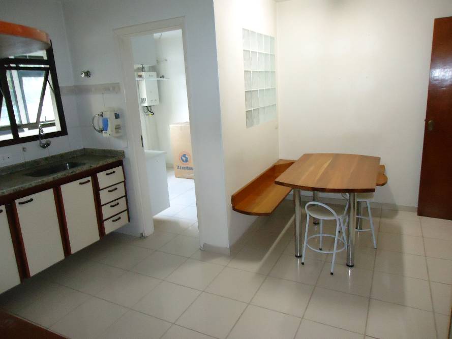 Apartamento para alugar com 3 quartos, 130m² - Foto 9