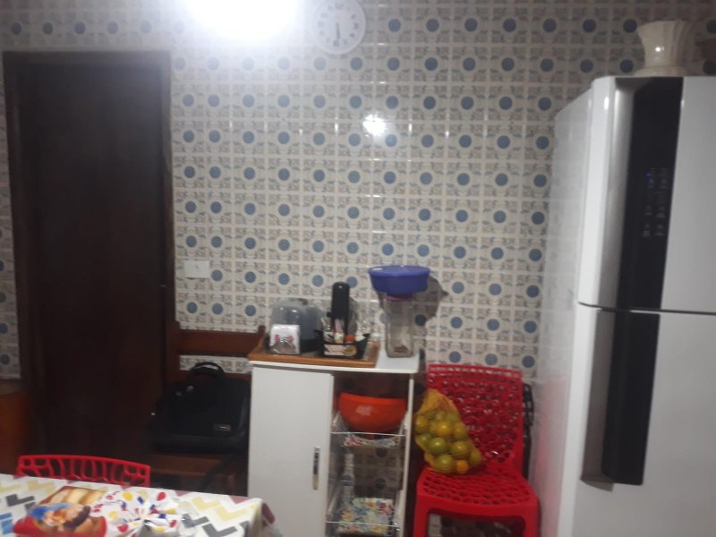 Casa à venda com 3 quartos, 80m² - Foto 4