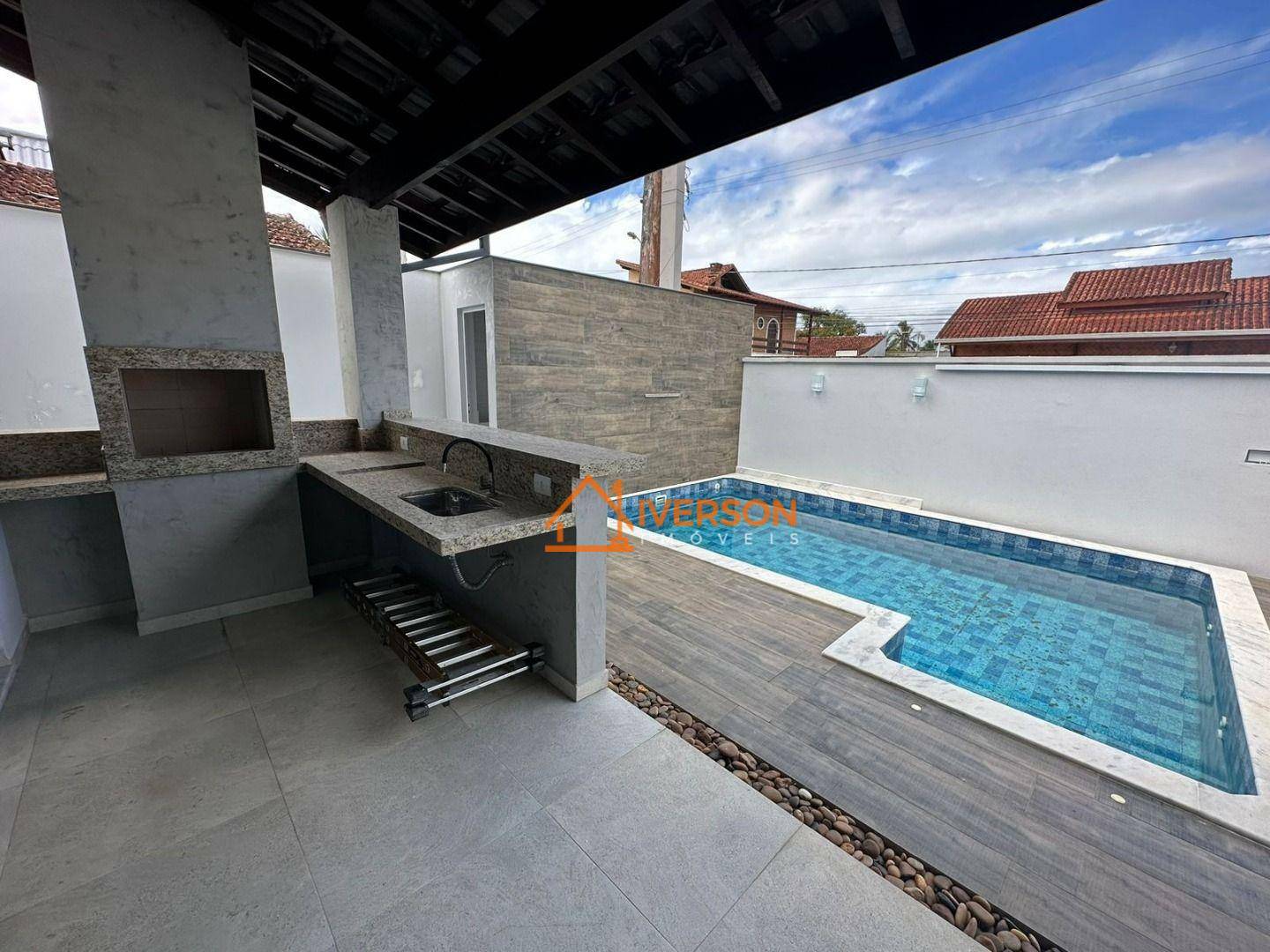 Casa à venda com 3 quartos, 150m² - Foto 2