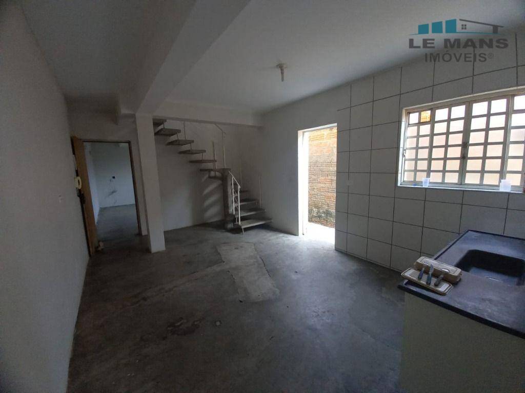 Casa à venda com 3 quartos, 170m² - Foto 2