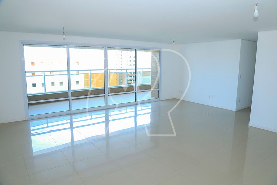 Apartamento à venda com 4 quartos, 229m² - Foto 1