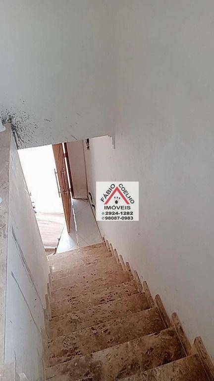 Sobrado à venda com 3 quartos, 100m² - Foto 2