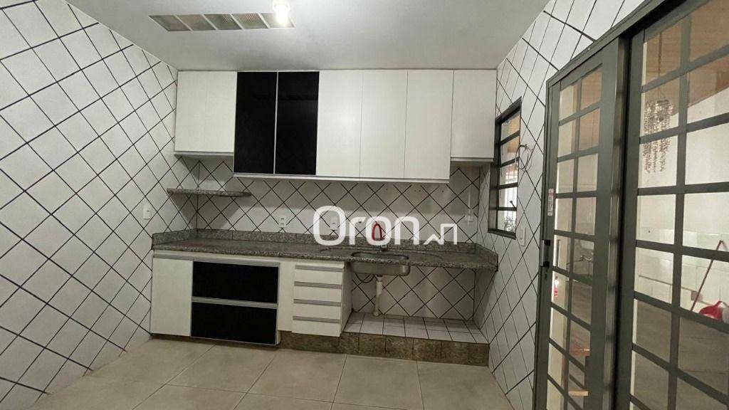 Casa à venda com 4 quartos, 200m² - Foto 10