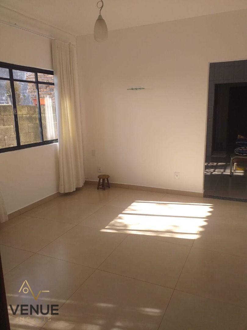 Casa à venda com 2 quartos, 90m² - Foto 1