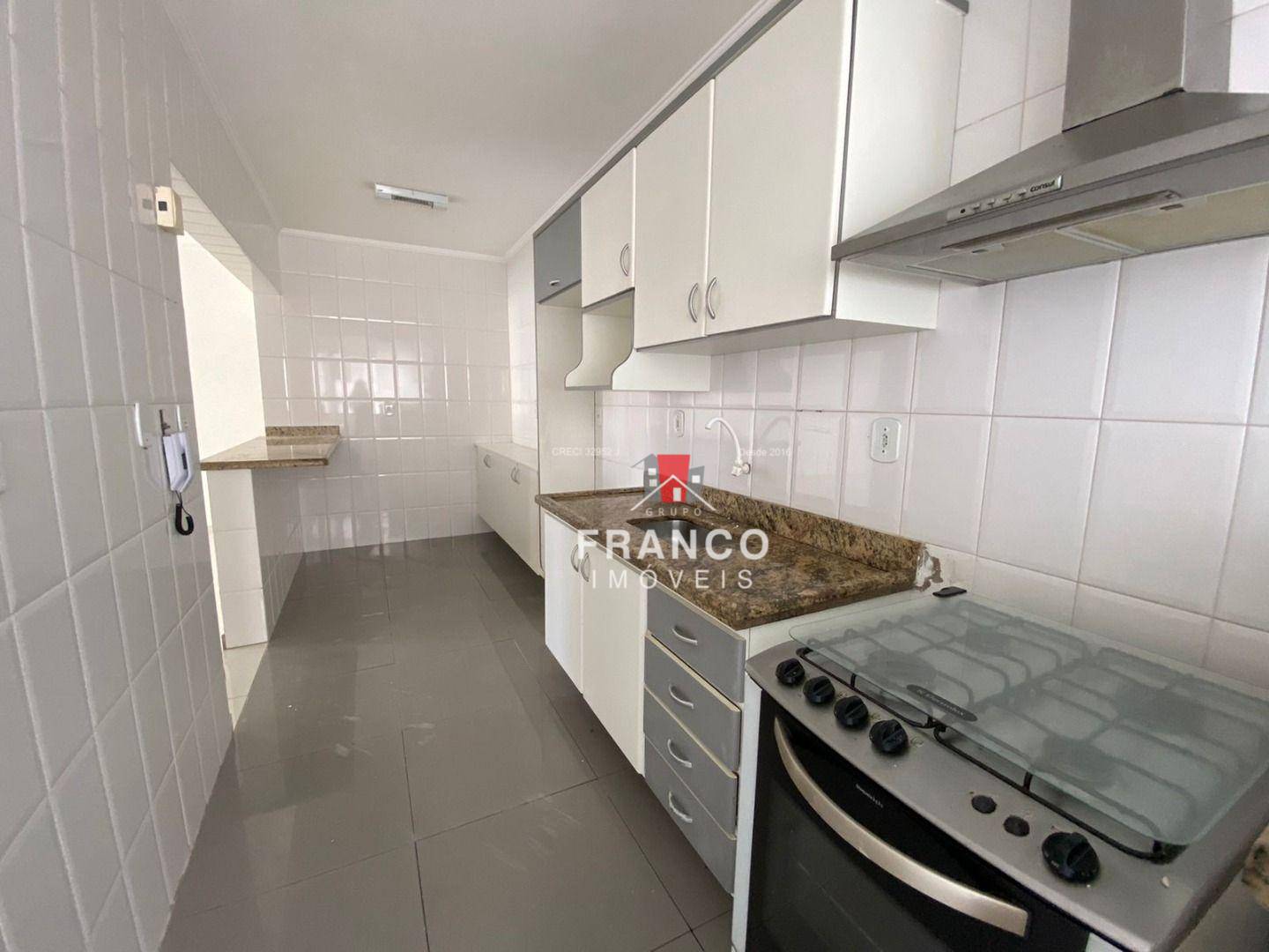 Apartamento à venda com 2 quartos, 75m² - Foto 13