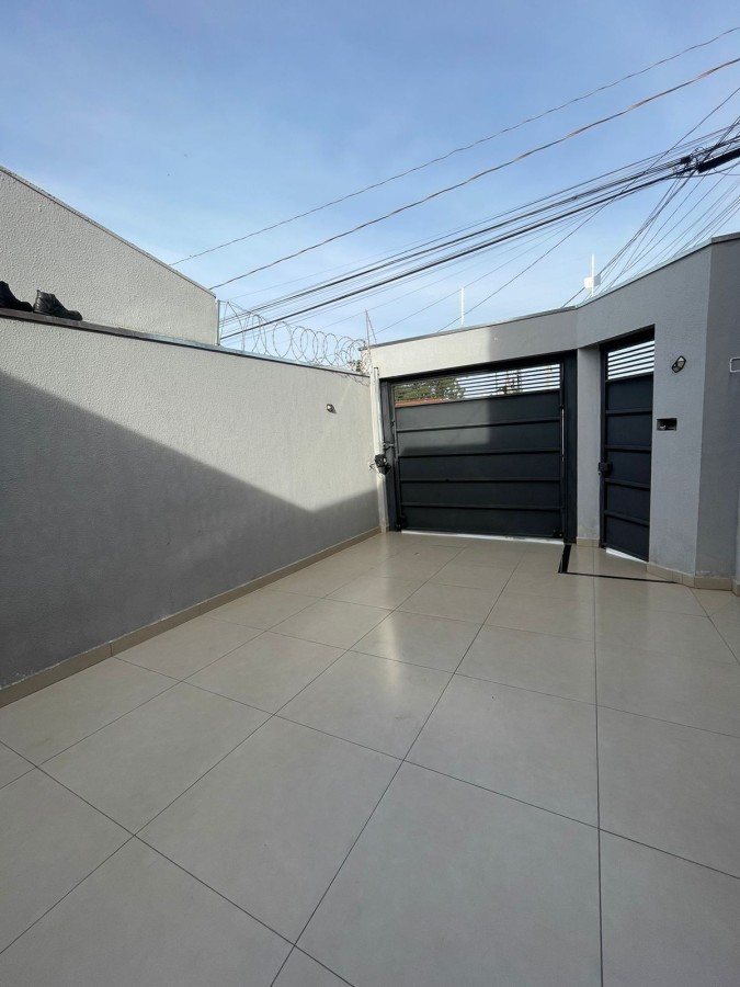 Casa à venda com 3 quartos, 135m² - Foto 1