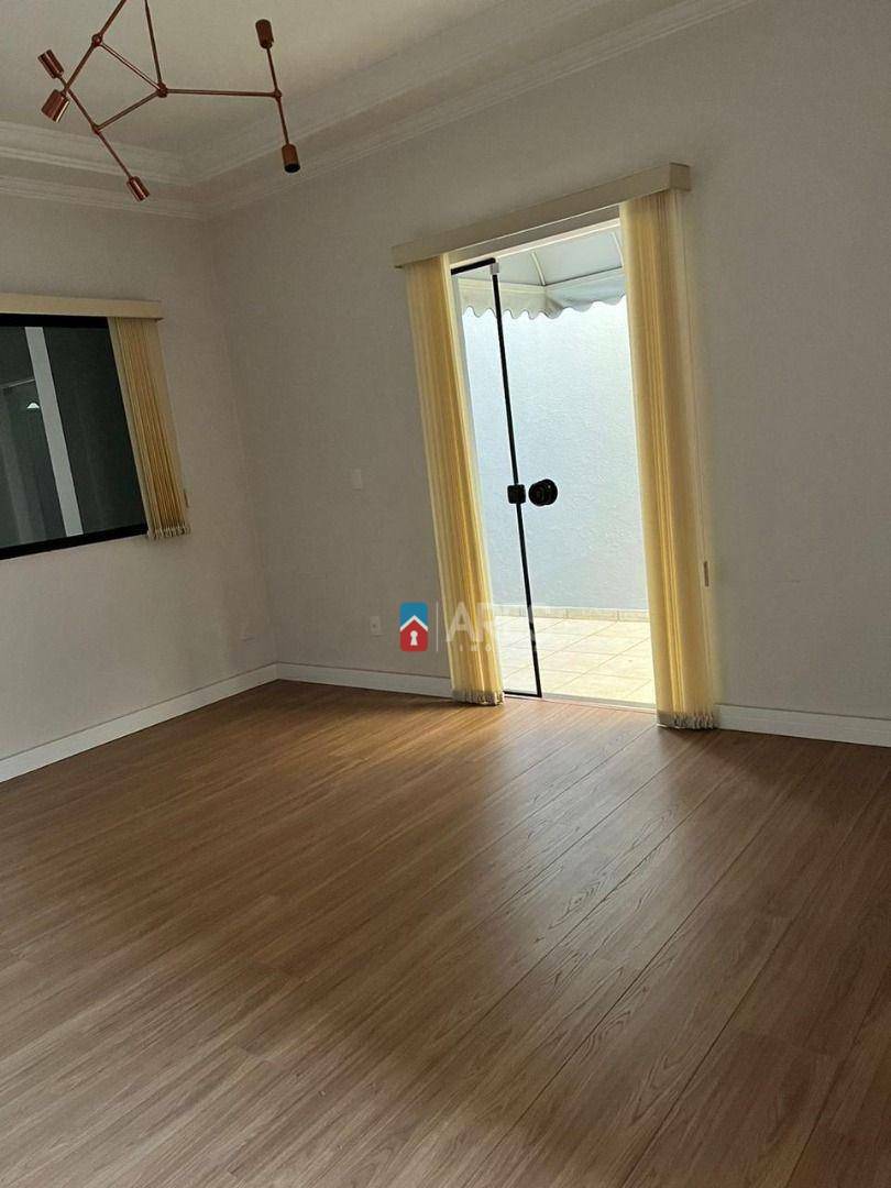 Casa para alugar com 3 quartos, 460m² - Foto 5