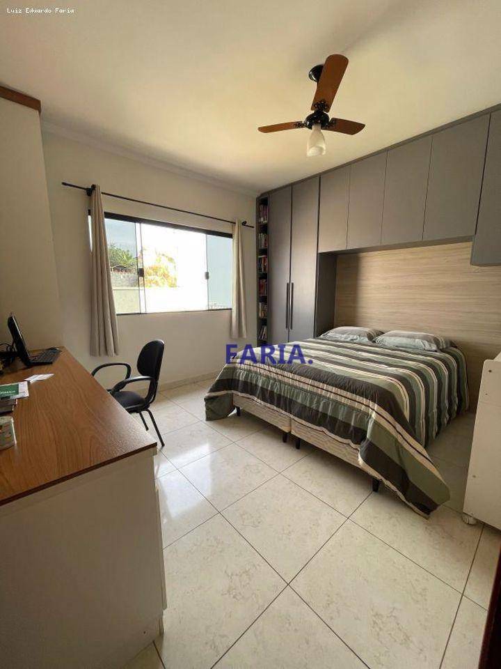 Casa à venda com 3 quartos, 200m² - Foto 11