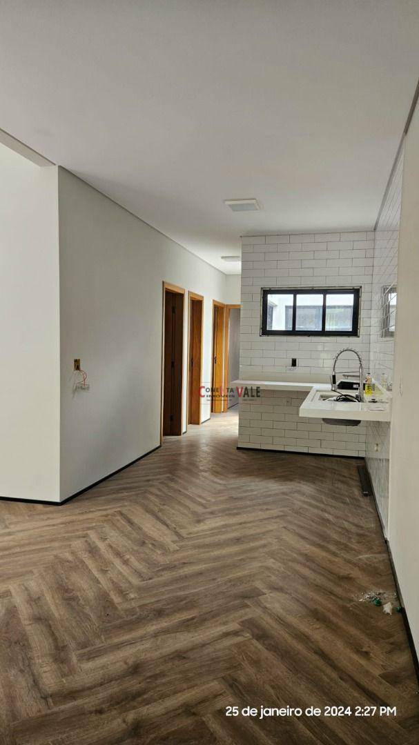 Casa à venda com 3 quartos, 80m² - Foto 14