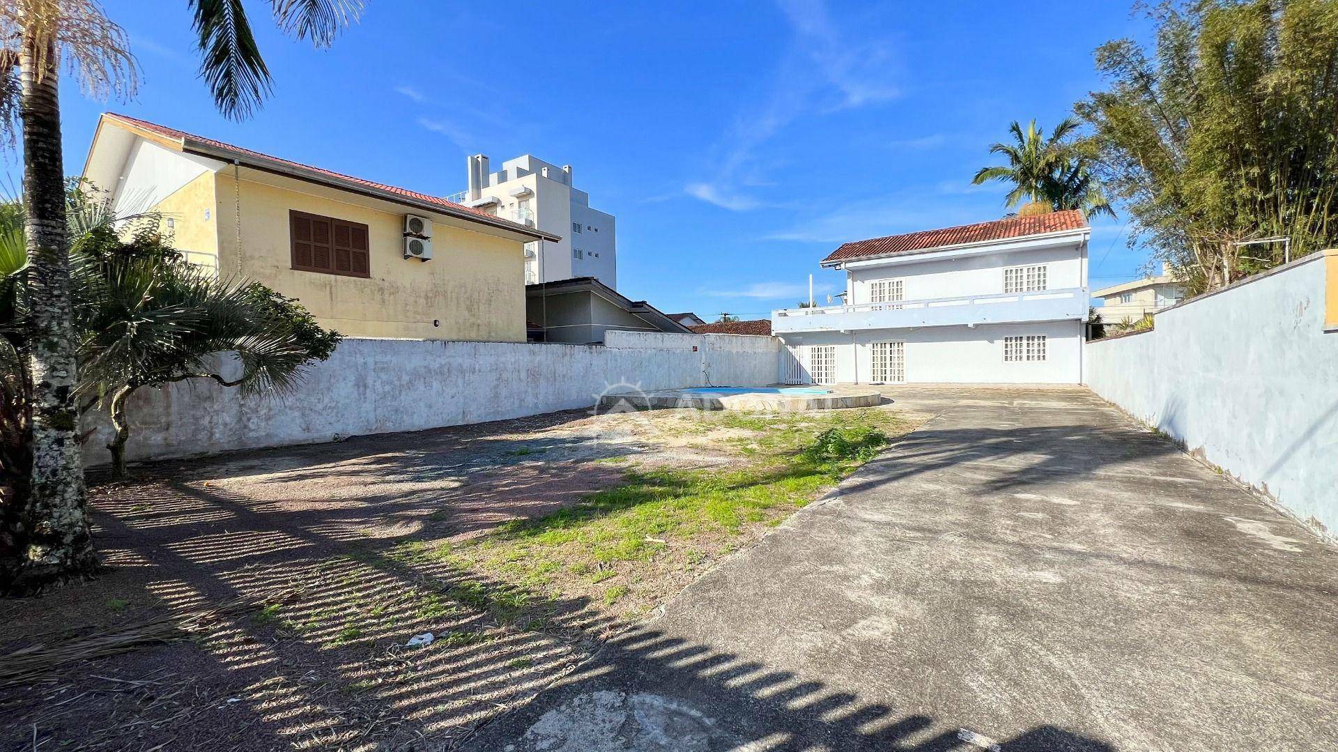 Sobrado à venda com 5 quartos, 180m² - Foto 2