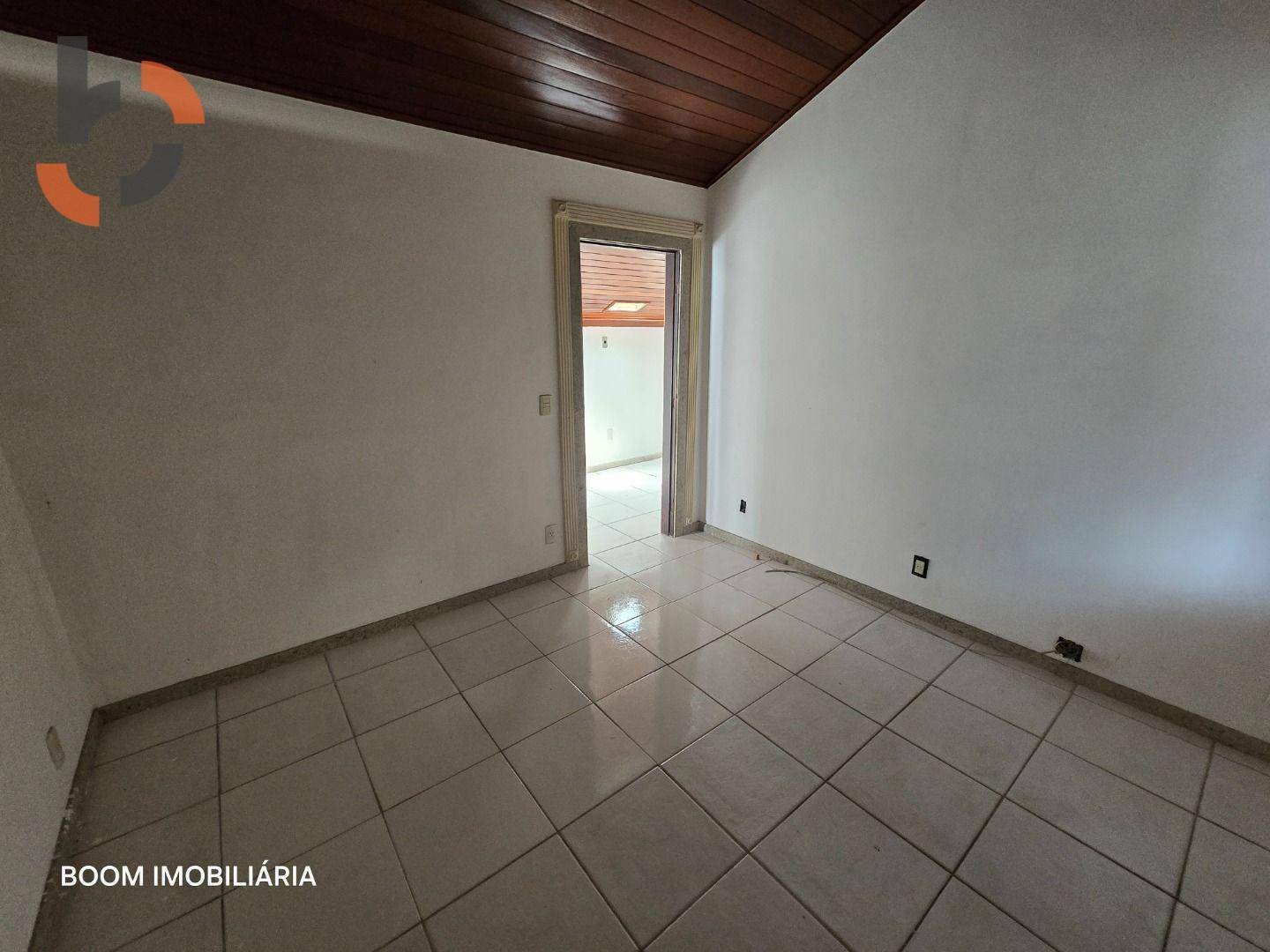 Casa de Condomínio à venda com 6 quartos, 300m² - Foto 18