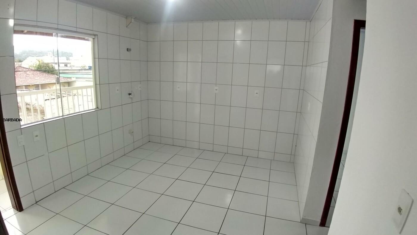 Casa para alugar com 2 quartos, 70m² - Foto 2