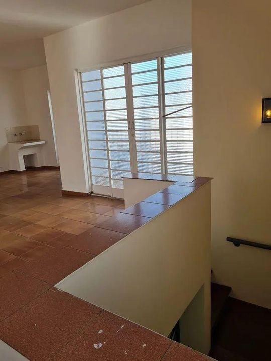 Casa à venda com 5 quartos, 230m² - Foto 3