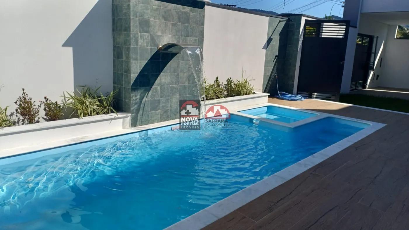 Sobrado à venda com 3 quartos, 250m² - Foto 1