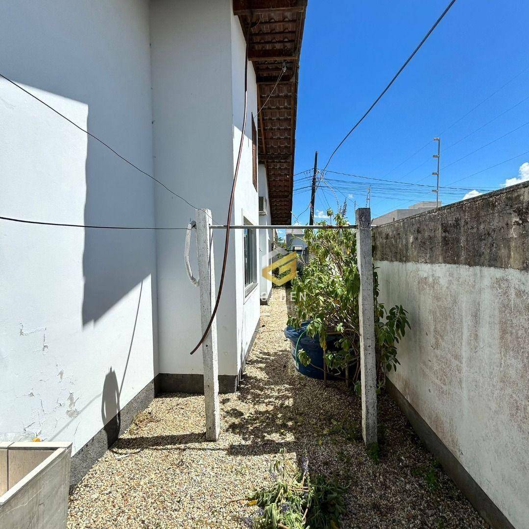 Casa à venda com 4 quartos, 100m² - Foto 2