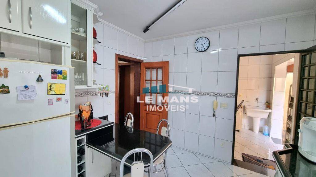 Casa à venda com 3 quartos, 205m² - Foto 18