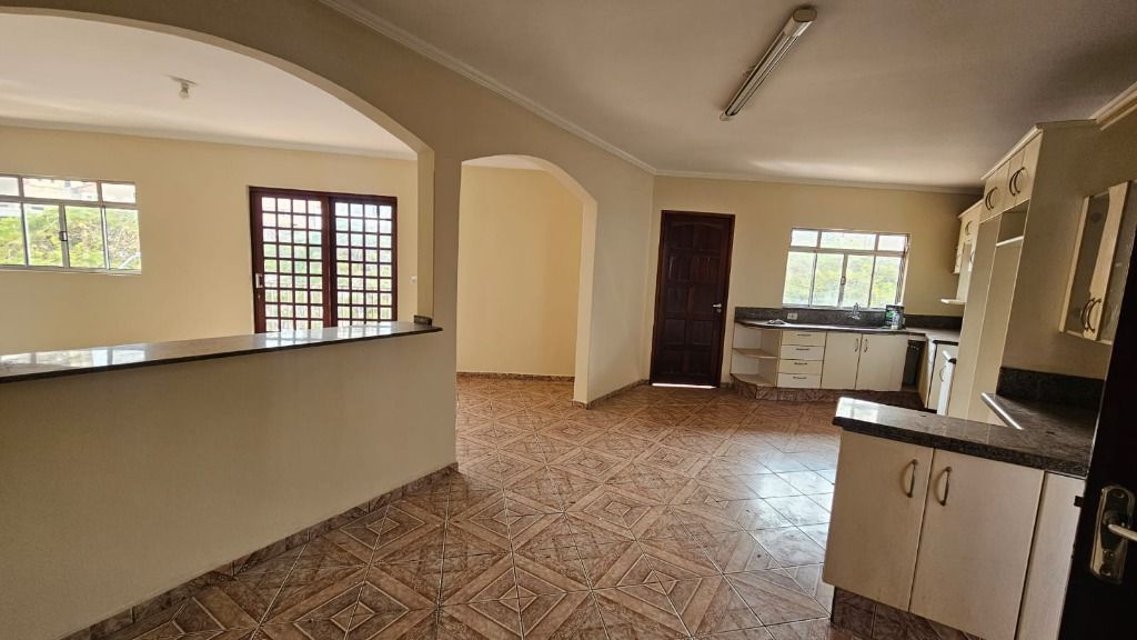 Apartamento para alugar com 3 quartos, 120m² - Foto 1