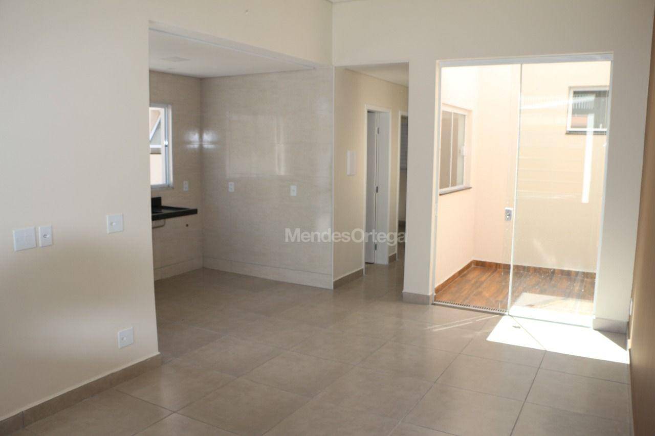 Casa à venda com 2 quartos, 82m² - Foto 4