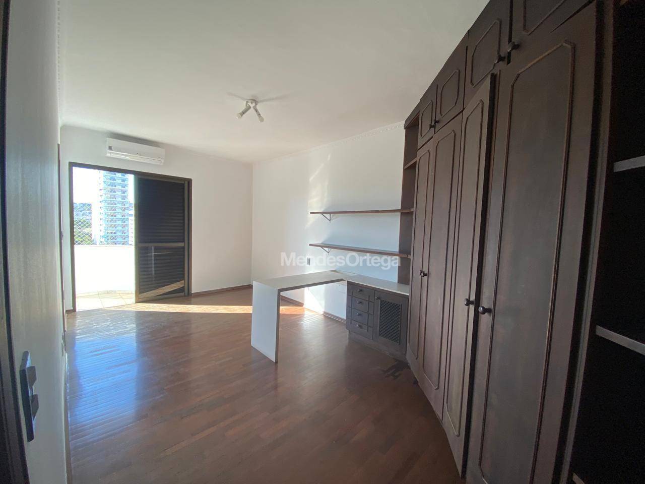 Apartamento para alugar com 3 quartos, 206m² - Foto 10