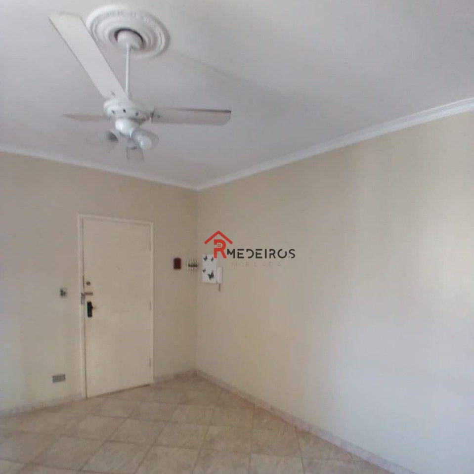 Apartamento à venda com 2 quartos, 70m² - Foto 2