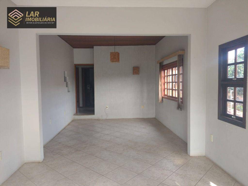 Casa para alugar com 3 quartos, 170m² - Foto 1