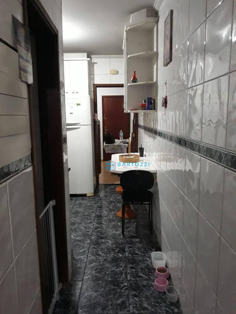 Apartamento à venda com 2 quartos, 64m² - Foto 5