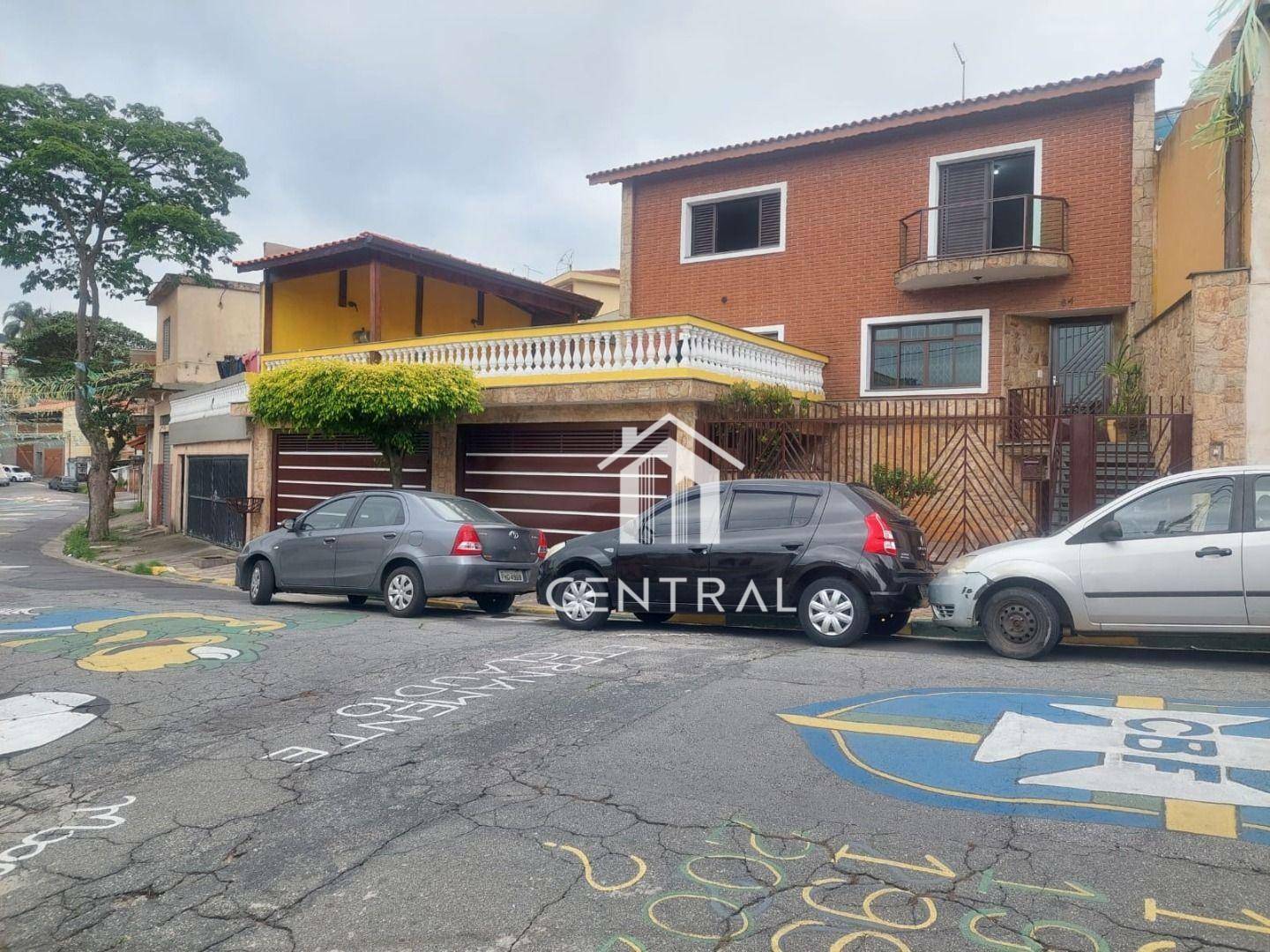 Sobrado à venda com 3 quartos, 310m² - Foto 1