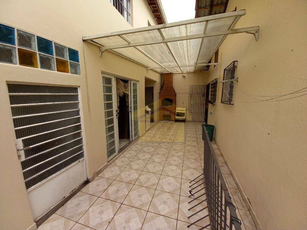 Casa à venda e aluguel com 3 quartos, 220m² - Foto 30