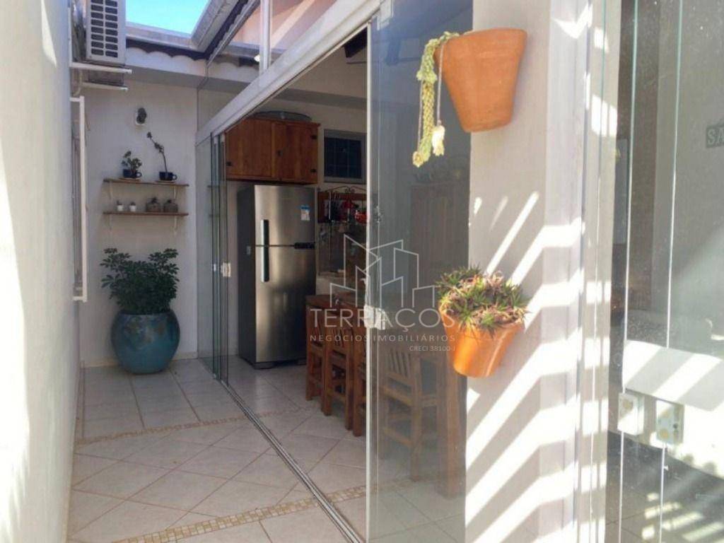 Casa à venda com 3 quartos, 228m² - Foto 19