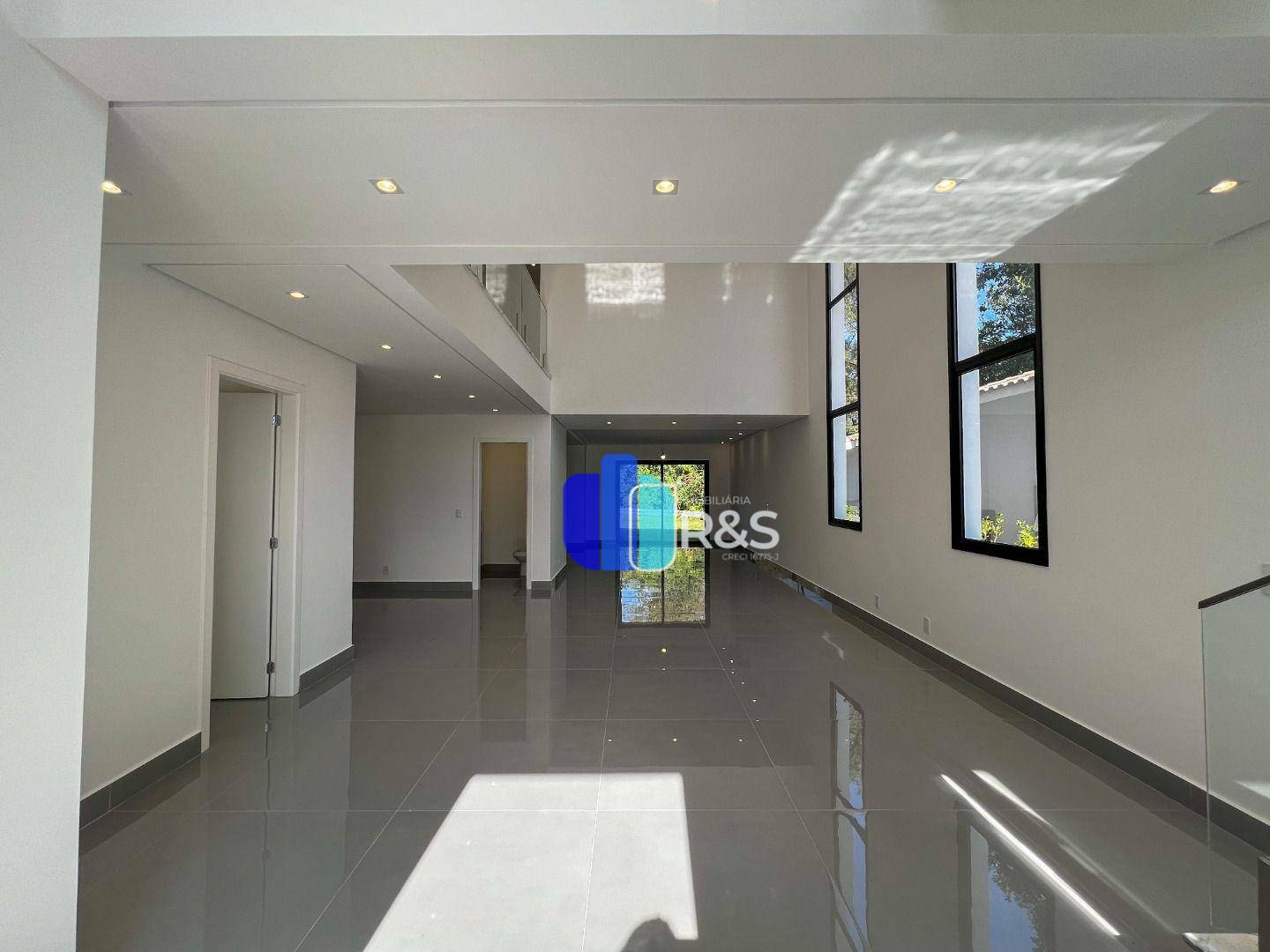 Casa de Condomínio à venda com 3 quartos, 275m² - Foto 2