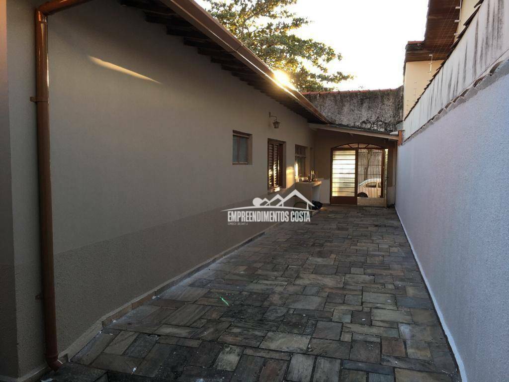 Casa à venda com 4 quartos, 325m² - Foto 2