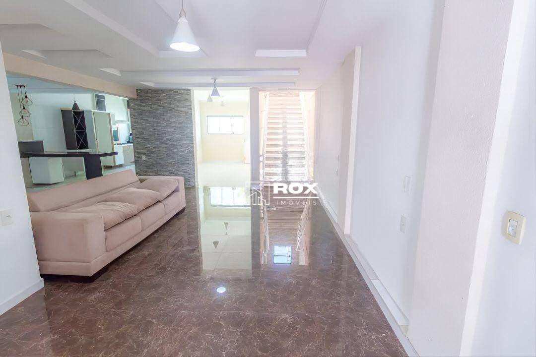Casa de Condomínio para alugar com 3 quartos, 300m² - Foto 2