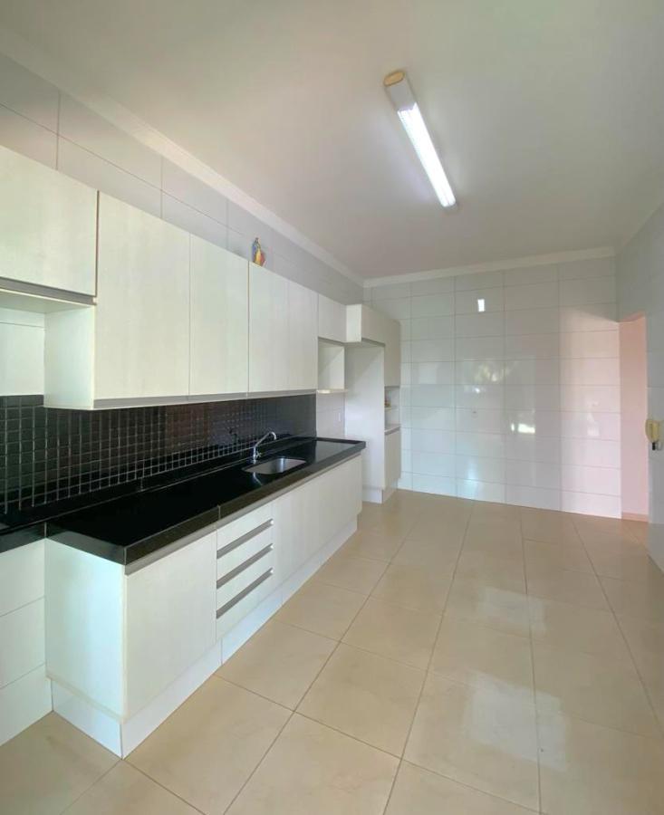 Casa à venda com 1 quarto, 450m² - Foto 8