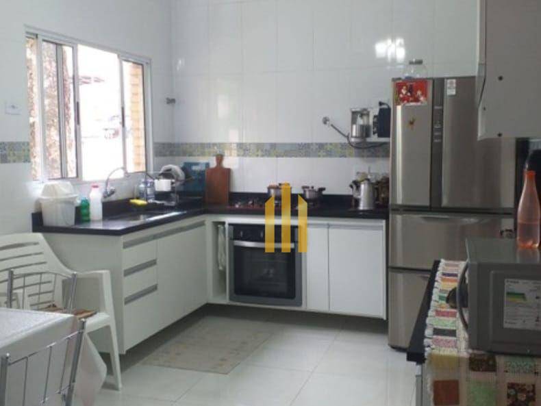 Casa à venda com 3 quartos, 300m² - Foto 10