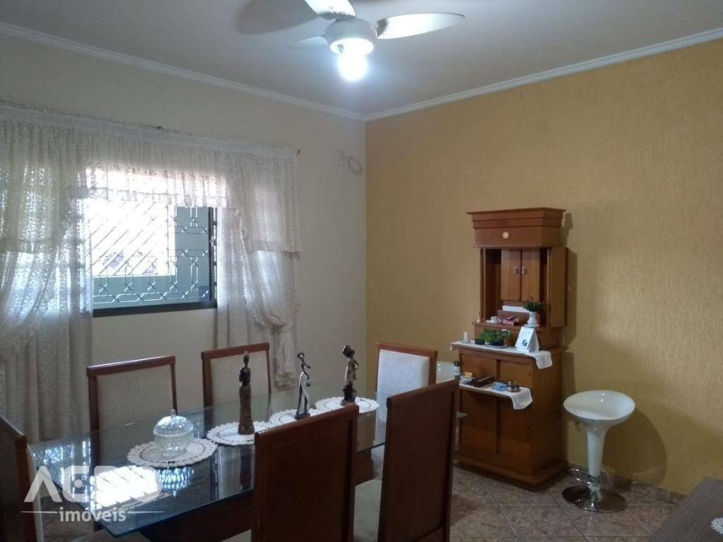 Casa à venda com 4 quartos, 171m² - Foto 4