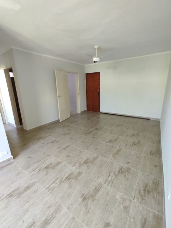 Apartamento à venda com 2 quartos, 68m² - Foto 2