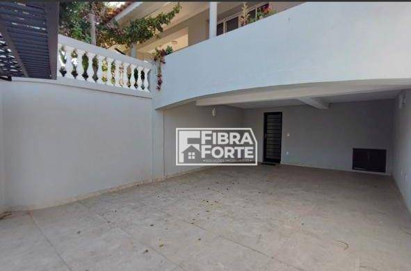 Casa de Condomínio à venda com 3 quartos, 215m² - Foto 3