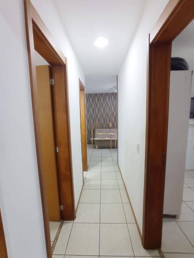 Apartamento à venda com 3 quartos, 77m² - Foto 2