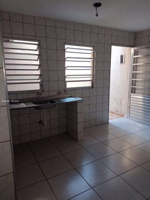 Casa para alugar com 3 quartos, 76m² - Foto 10