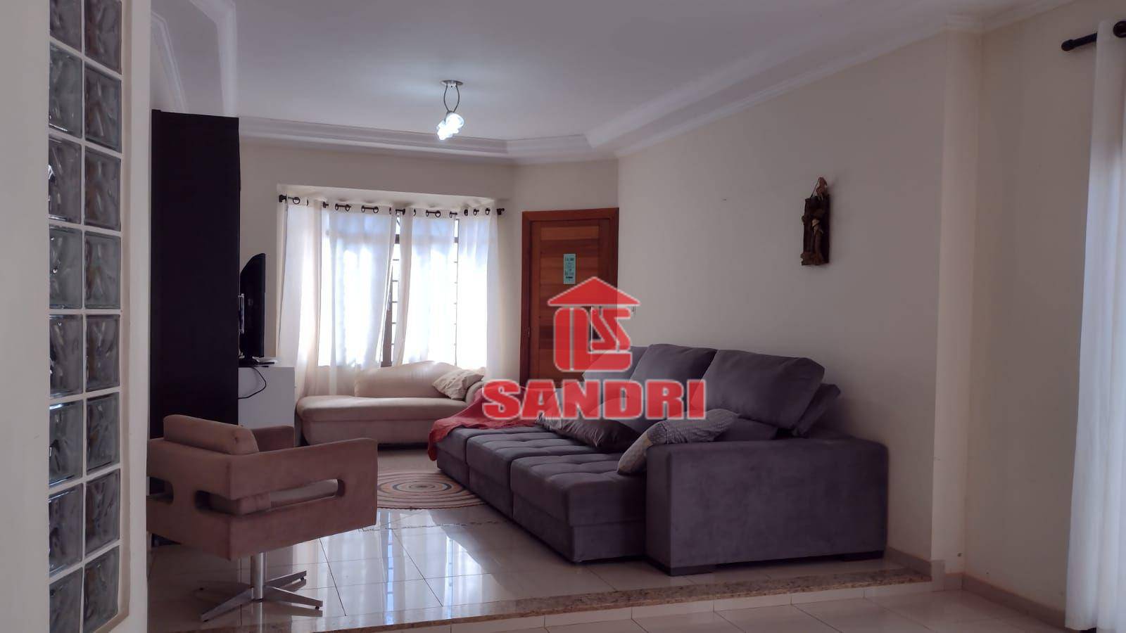 Casa à venda com 4 quartos, 135m² - Foto 2