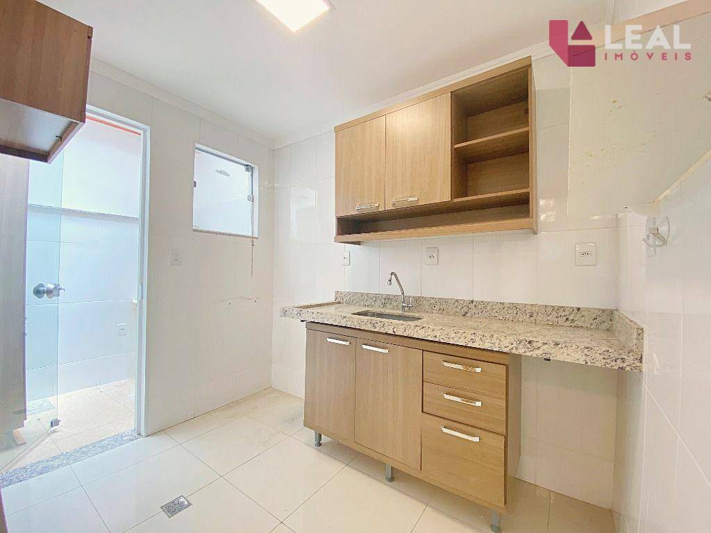 Casa para alugar com 2 quartos, 90m² - Foto 16