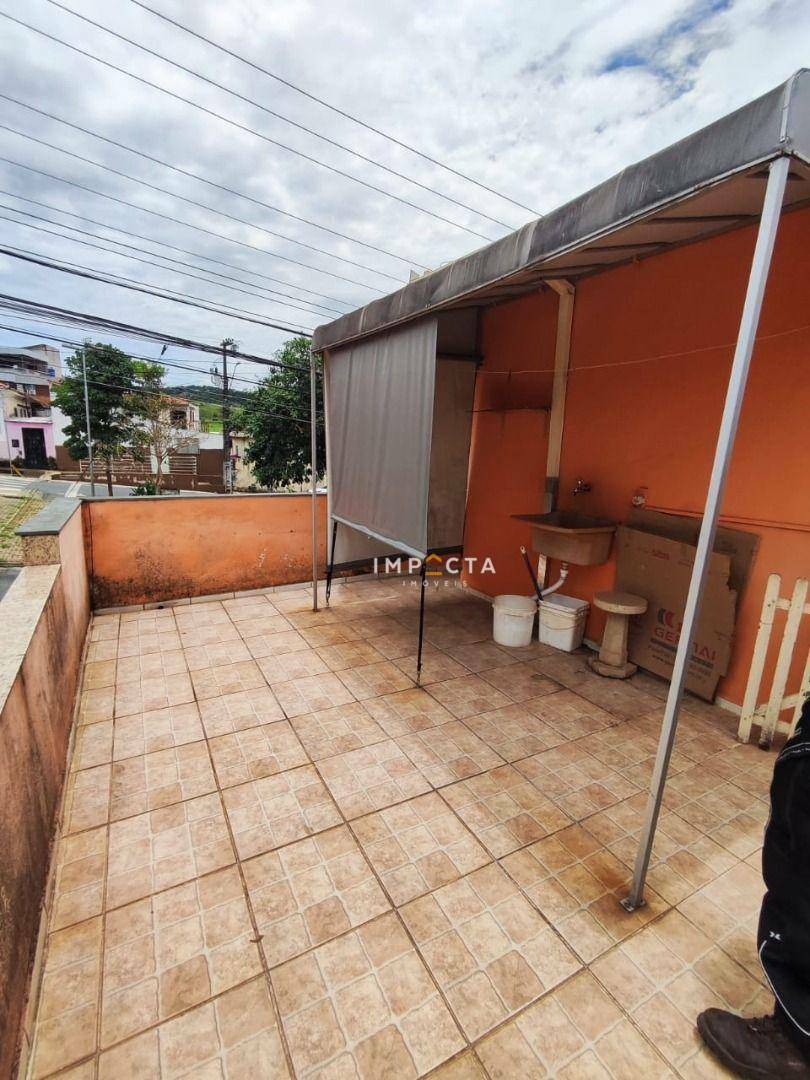 Casa à venda com 4 quartos, 150m² - Foto 4