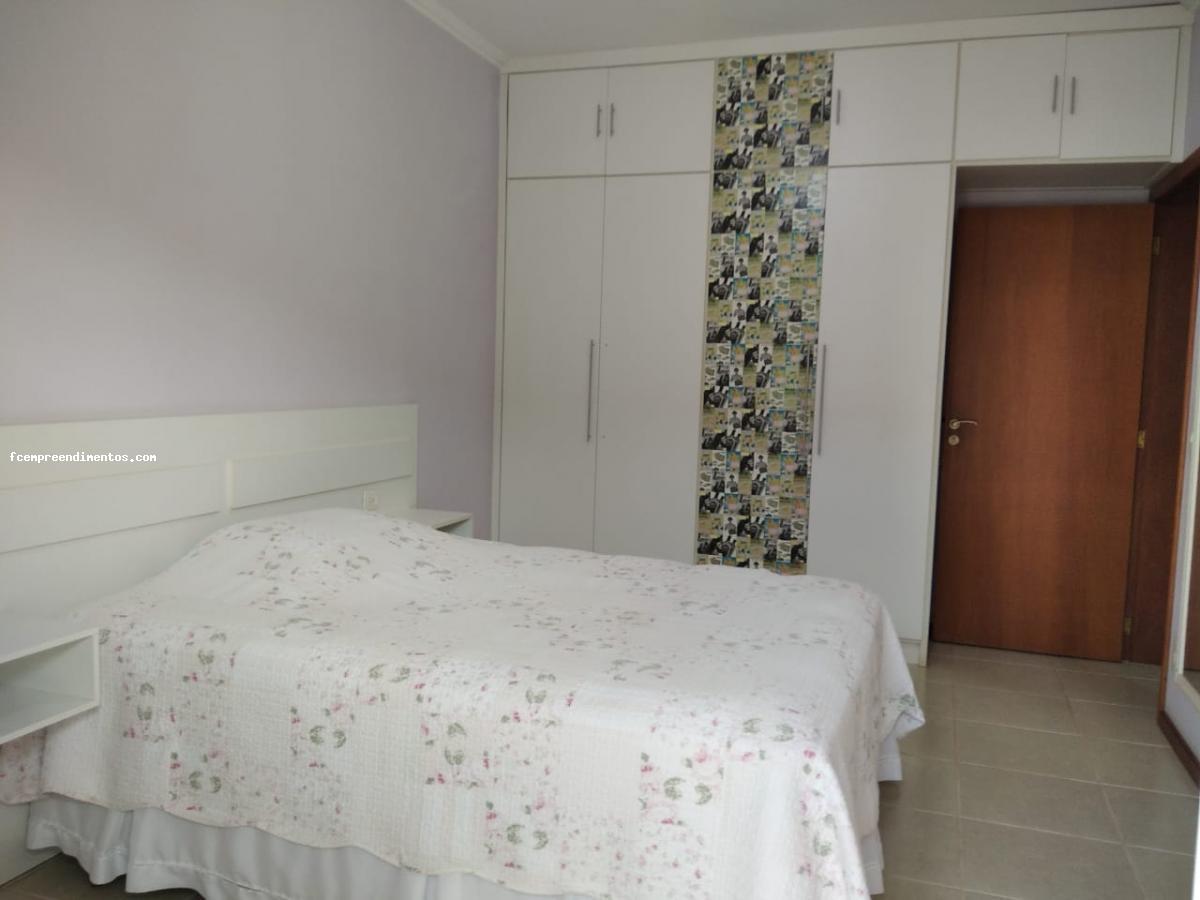 Casa à venda com 3 quartos, 360m² - Foto 1