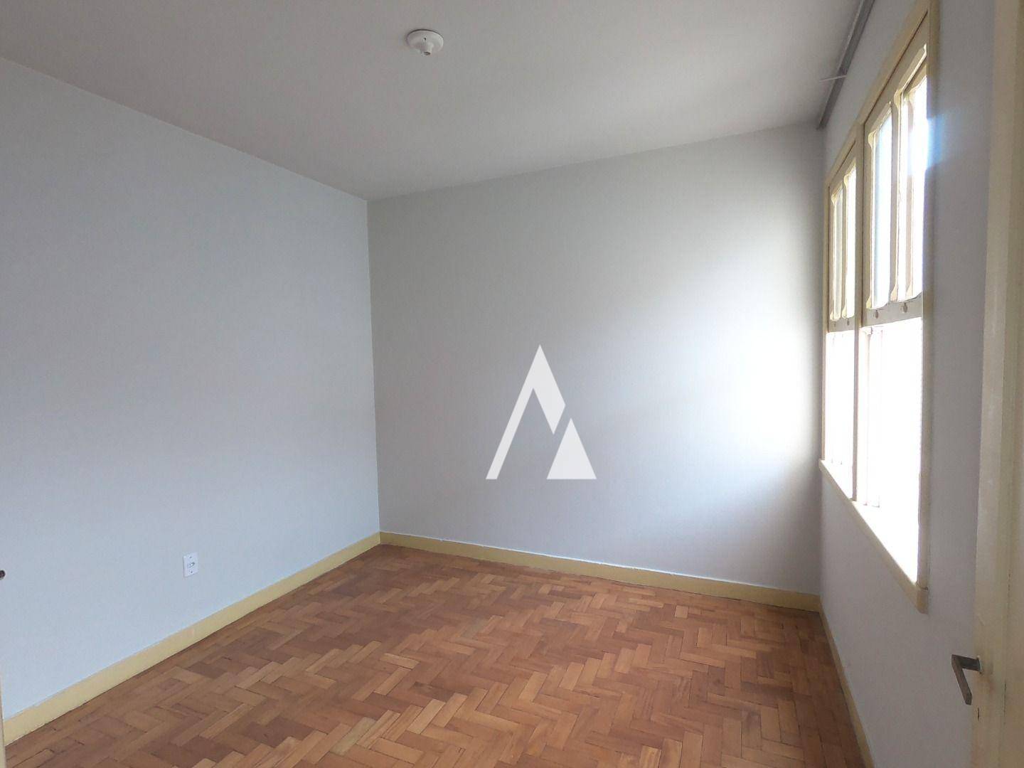 Apartamento para alugar com 3 quartos, 96m² - Foto 4