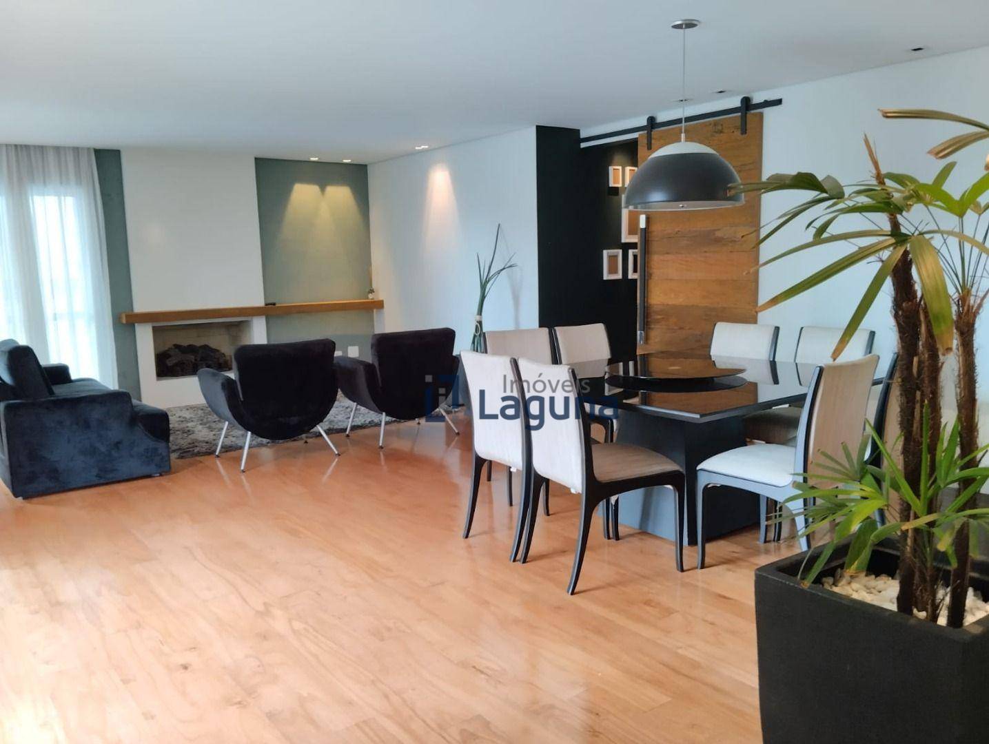 Apartamento para alugar com 3 quartos, 165m² - Foto 1