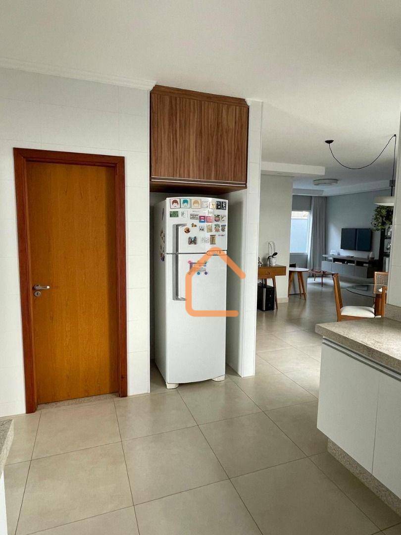 Casa à venda com 3 quartos, 178m² - Foto 7