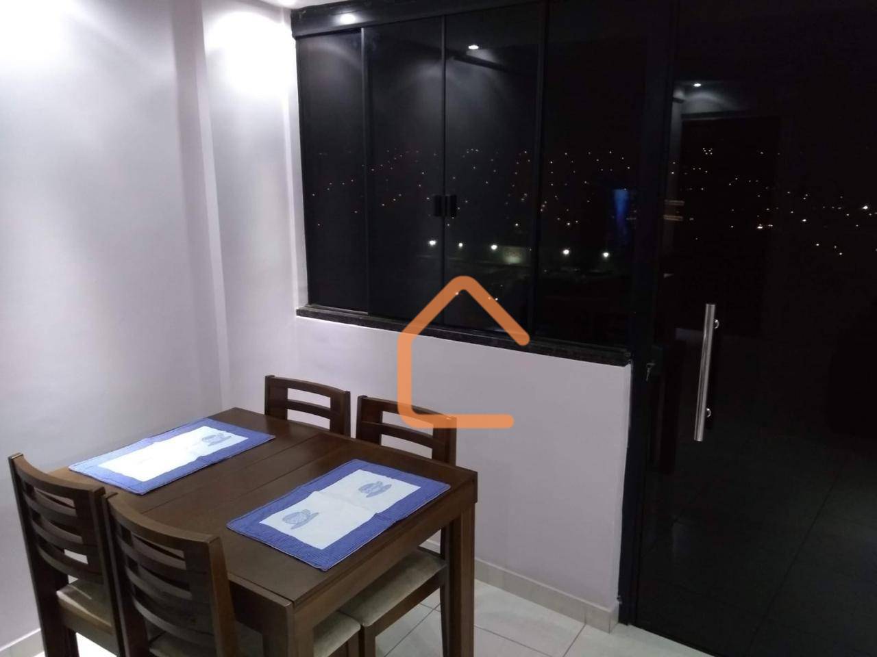 Apartamento à venda com 2 quartos, 70m² - Foto 3