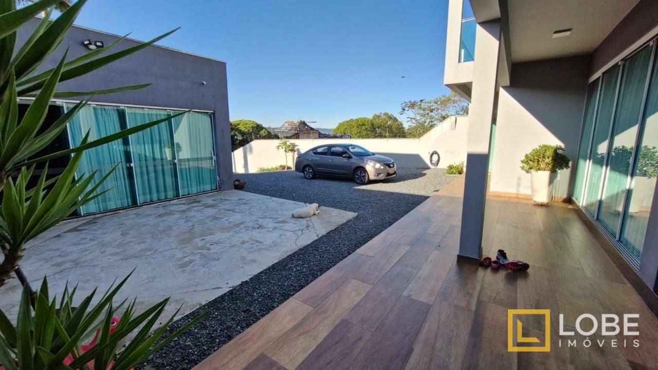 Casa à venda com 3 quartos, 175m² - Foto 1