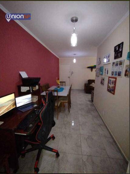 Apartamento à venda com 2 quartos, 60m² - Foto 2